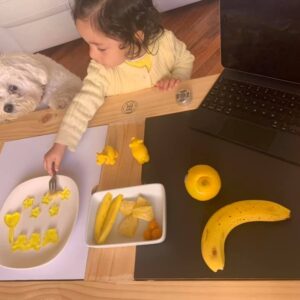 comiendo en mesa sensorial